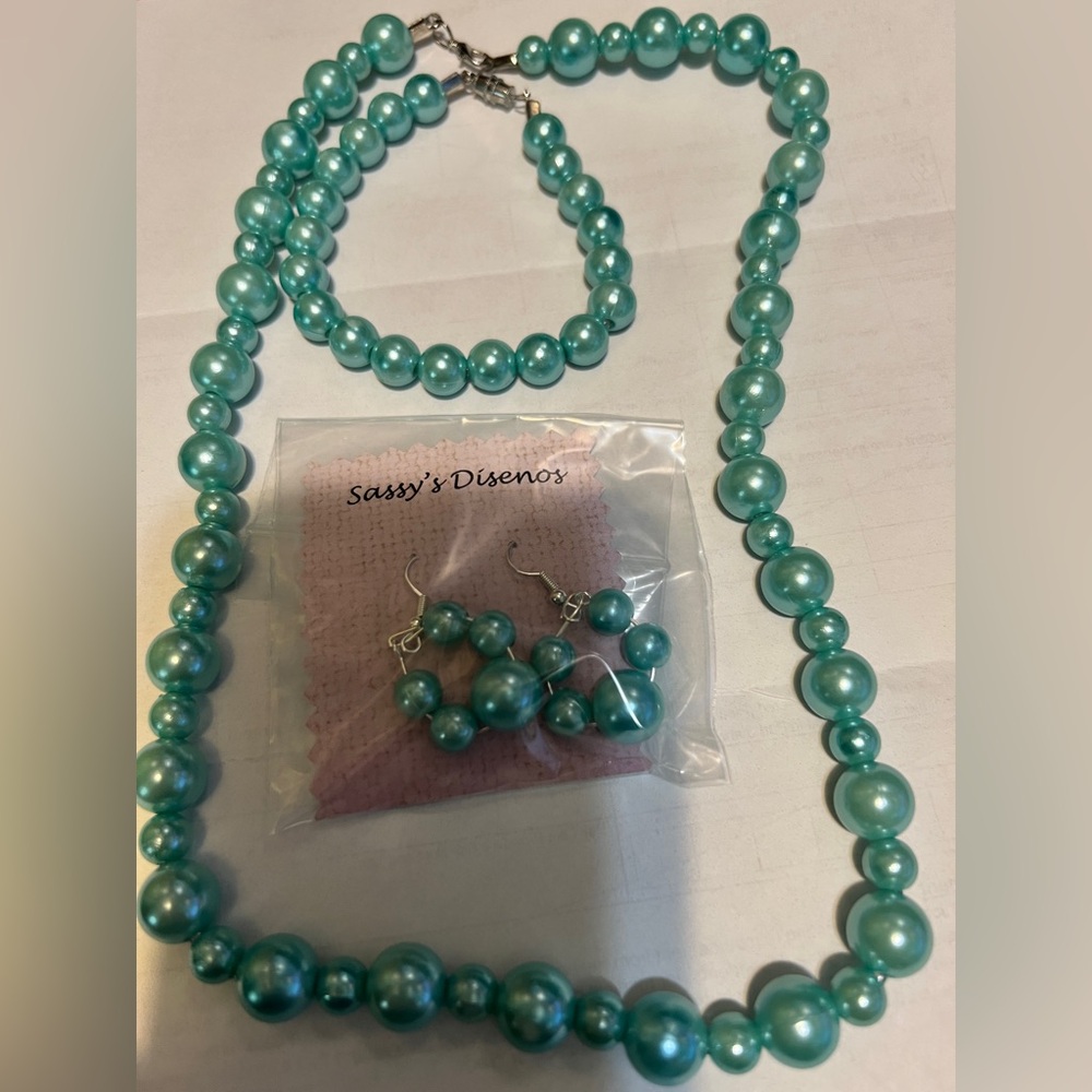 Pastel Green Beaded Necklace combo with Pearlescent Finish